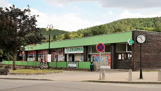 Lékaři a lékárny – Komín
